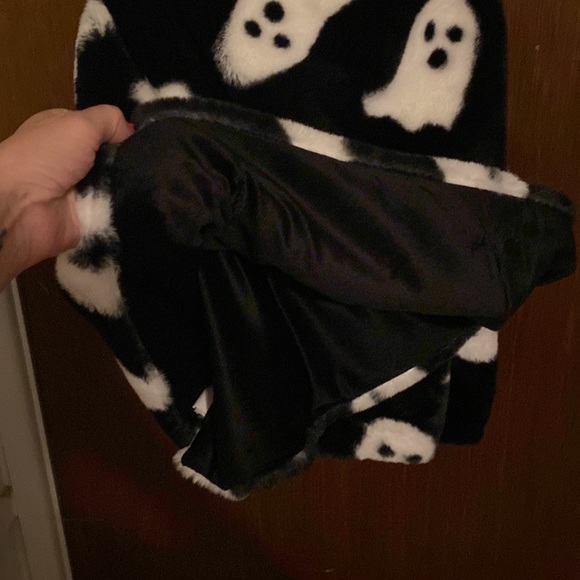 NWT Storehouse Ghost Blanket - Picture 4 of 5